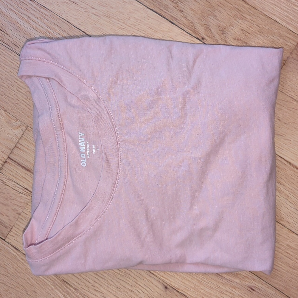Old Navy Maternity fitted tee size S